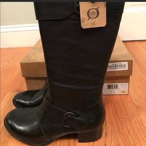 Born Women’s Kenzie Boot, size 7/38